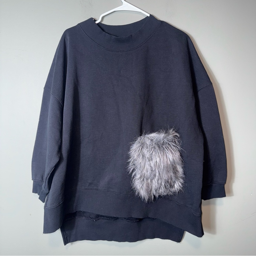 Zara women faux fur big pocket high-low sweat shirt with side slits size Med/BLK